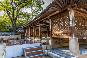 Naklejka premium Seoul, South Korea - Oct 5th 2018 - A wood temple in a bright clear day in Seoul in South Korea
