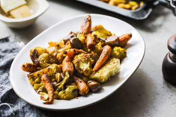 Roasted Cauliflower,Baby Carrot and Chestnut with Turmeric,Pepper and Garlic