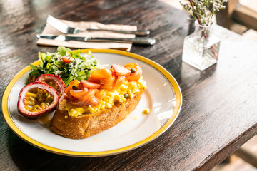 smoked salmon with crumble egg toasted