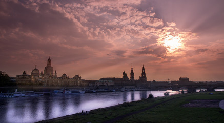 Take a look at the bright side of Dresden, not the stupid racist site which is showing by some...