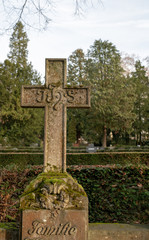 schönes altes Steinkreuz