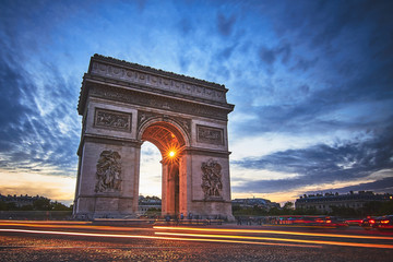 Fototapeta na wymiar Beautiful view of triumphal arch with traffic lights