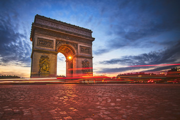 Fototapeta na wymiar Beautiful view of triumphal arch with traffic lights
