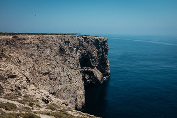 Fototapeta na wymiar Felsküste in Portugal am atlantischen Ozean