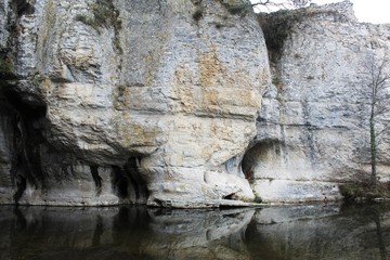 Puentedey es una localidad, pedanía del municipio de Merindad de Valdeporres, situada en la provincia de Burgos, comunidad autónoma de Castilla y León,españa