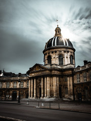 Fototapeta na wymiar Architektur in Paris (Sonnenlicht)