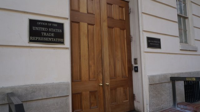 USTR アメリカ通商代表部正面玄関と看板