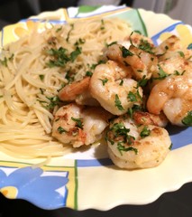 Fried shrimps with butter, parsley served with spaghetti