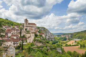 Fototapeta na wymiar View of Saint-Cirq-Lapopie, France