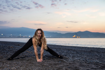 Woman doing sport at dawn