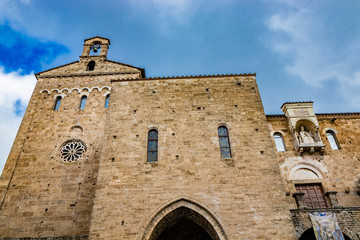 Side facade of the Cathedral Basilica of Santa Maria Annunziata, in Piazza Innocenzo III. Stone buildings from the Middle Ages. Niche with a statue of Pope Boniface VIII. Anagni, Frosinone, Italy.