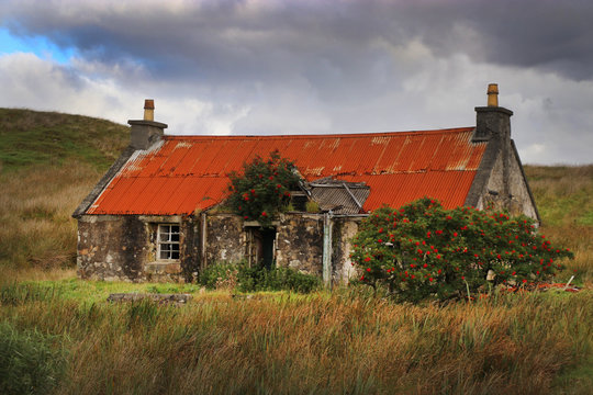 Hausruine bei der Br&uuml;cke nach Scalpay Hebriden