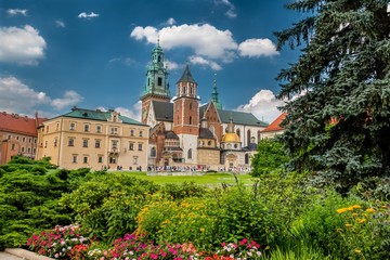 Zamek Królewski Wawel, katedra i ogród. Kraków, Polska - obrazy, fototapety, plakaty