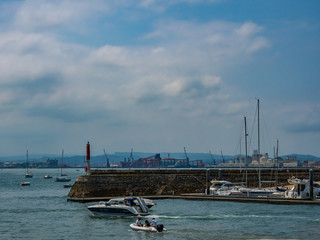 Santander / Hiszpania - 14 lipca 2018: Port jachtowy w Santander w słoneczny lipcowy dzień © Adam Wrobel