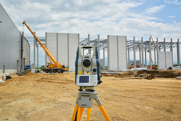Survey equipment for precise measurement on construction site