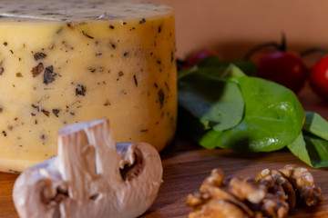 Approach of a small flavor of flavored cheese.