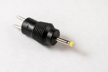 two poles ac/dc plug 2.5mm x 0.5mm type barrel (outer diam. / inner diam.)