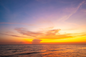 Fototapeta premium Evening sunset over the sea.