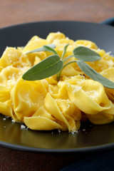 Pasta ripiena tortellini bolognesi condimenti vari