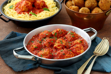 pasta con Polpette polpette con pomodoro e fritte