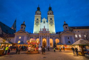 Bressanone Christmas market in the evening. Trentino Alto Adige, northern Italy. - obrazy, fototapety, plakaty
