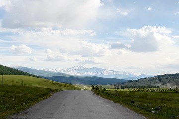 Fototapeta na wymiar The road from Ulagan to Aktash in the Altai Republic. Western Siberia