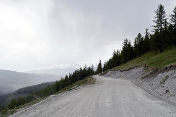 The road to the katu-Yaryk pass on the Ulagan plateau before the rain, Mountain Altai