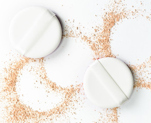 Sponge for rouge or powder among the circles of loose cosmetics.