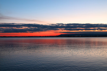 Tramonto rosso intenso