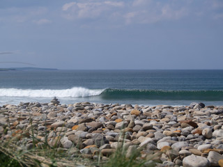 Wellen am Strand in Irland - Strandhill im County Sligo