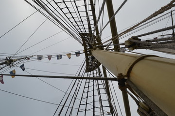 Obraz premium Up the Ships Main Mast