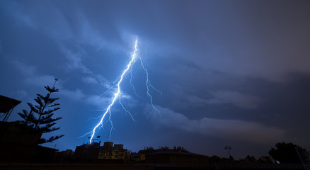 Obraz na płótnie Canvas Lightning falling over the city at night