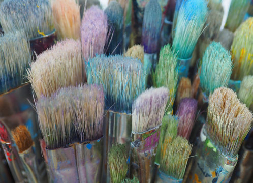 Bunte Pinselspitzen - Powered by Adobe