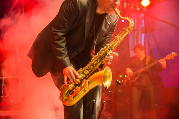Sax player going crazy