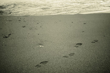 orme sulla spiaggia