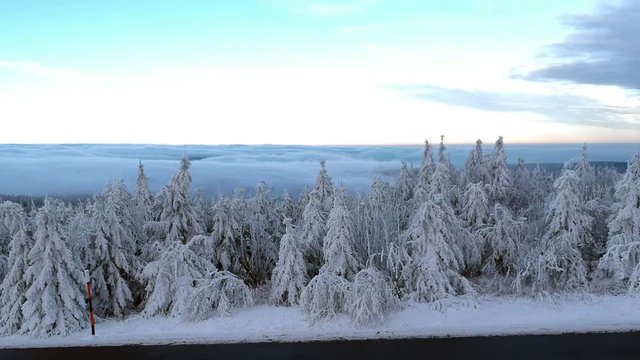 Aufstieg wolken nebelschnee