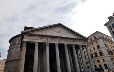 Panteón de Agripa o Panteón de Roma (Il Pantheon)  templo de planta circular.