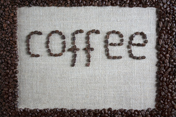 Obramowanie z ziaren kawy, w środku napis "coffee"