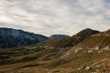 Obraz premium Mountain landscape in the autumn cloudy day. Mountains at sunset under the clouds.