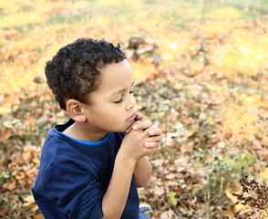 little boy praying