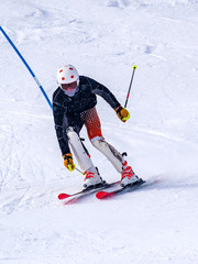 People are enjoying skiing	/ snowboarding