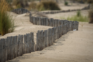 Barrière à sable en Camargue