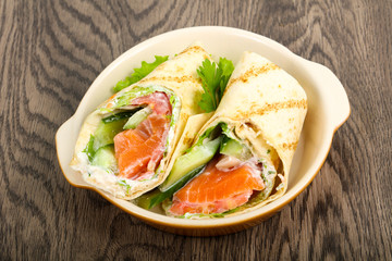 Salmon bread roll