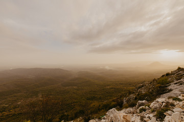 Obraz premium sunset in a mountain valleyю