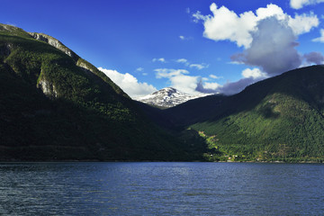 Fototapeta na wymiar view of norwegian fjord