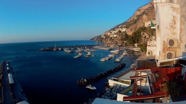 Time lapse del porto di Amalfi all'alba