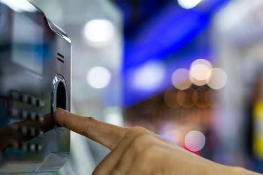 Finger print scan for unlock door security system, record office working time.