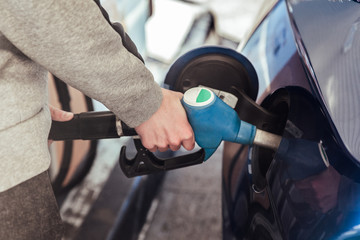 Obraz premium Hand putting gasoline