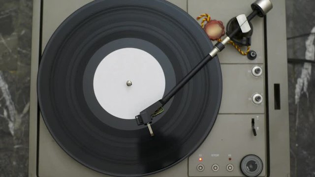 Stop turntable of the plate at 33 rpm and automatic return of the arm