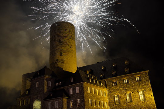 Feuerwerk an der Genovevaburg in Mayen zum Lukasmarkt 2018 - Stockfoto